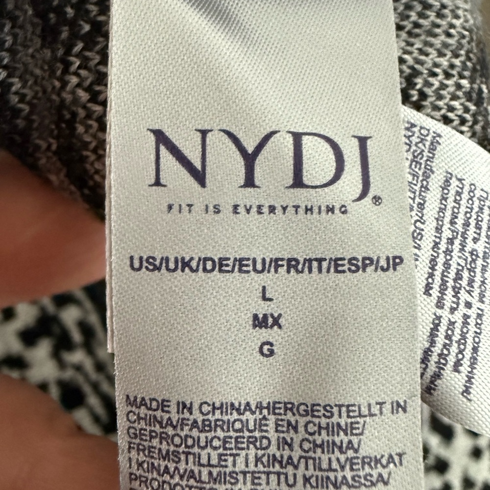 #54 🌷NYDJ Leopard Print Gray Women's Top size L - Picture 6 of 8